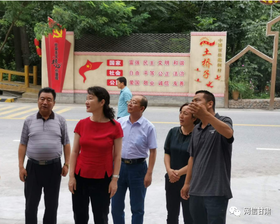 甘肅省委宣傳部副部長、省委網(wǎng)信辦主任梁洪濤一行在甘南州舟曲縣調(diào)研新時代文明實踐中心建設試點工作