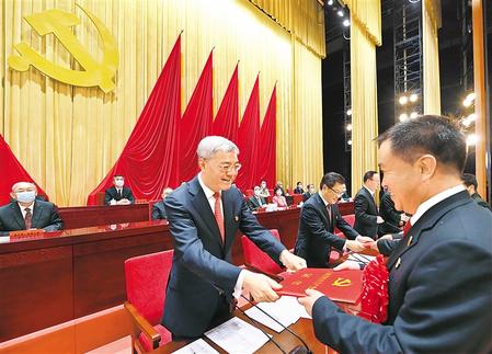 尹弘在甘肅省“兩優(yōu)一先”表彰大會上強調 牢記初心使命 傳承優(yōu)良傳統 發(fā)揮先鋒作用 奮力譜寫甘肅全面建設社會主義現代化嶄新篇章