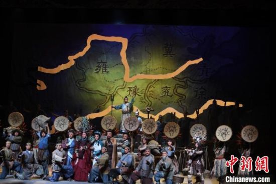 作為隴劇“梅花”，雷通霞在《大禹治水》中甘當(dāng)“綠葉”，該劇推出后，反響十分熱烈。(資料圖) 楊艷敏 攝