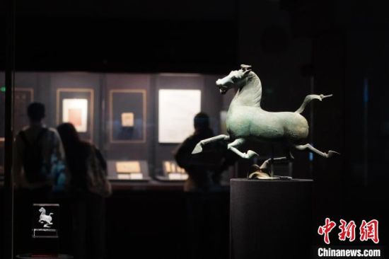 甘肅省博物館展出的“銅奔馬”。