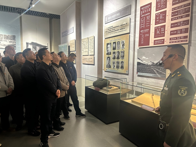 1763454044577280.jpg 酒鋼全體紀(jì)檢監(jiān)察干部赴中國工農(nóng)紅軍西路軍紀(jì)念館開展紅色尋訪活動(dòng).jpg